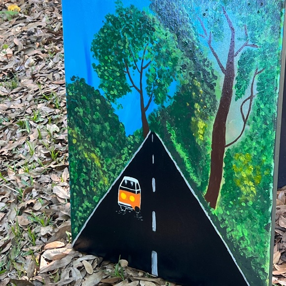 Road and tree - Picture 2 of 6